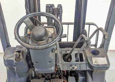 Carretilla elevadora GLP 2006  Nissan MAP1F2A25LV (9)