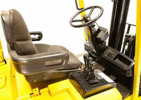 4 Wheels 2013  Hyster E50XM (5)