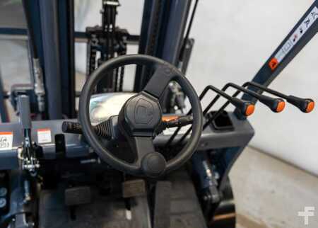 Carretilla elevadora diésel 2024  Octane FD30S (9)