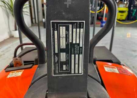 Transpaleta eléctrica - Linde EWR80-02 (7)