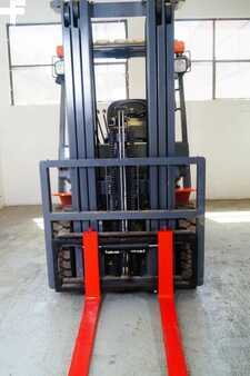 Carretilla elevadora diésel 2025  Octane FD25 (3)