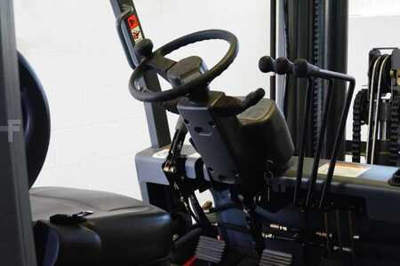 Carretilla elevadora diésel 2025  Octane FD25 (8)