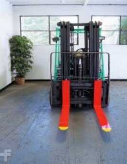 Propane Forklifts 1996  Mitsubishi FGC30 (3)