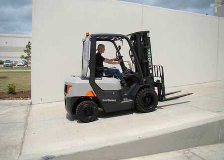 Diesel Forklifts 2025  LiuGong CLG2025H (2)