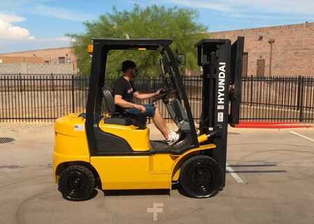 Propane Forklifts 2015  Hyundai 30L-7M (1)