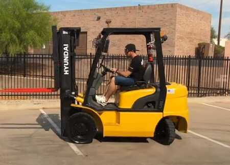 Propane Forklifts 2015  Hyundai 30L-7M (2)