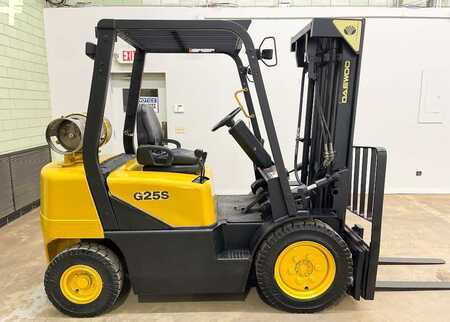 Propane Forklifts 2000  Daewoo G25S-3 (1)