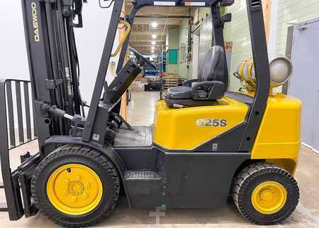 Propane Forklifts 2000  Daewoo G25S-3 (2)
