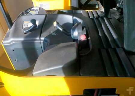 Apilador conductor incorporado 2017  Yale ESC030AD (9)