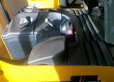 Apilador conductor incorporado 2017  Yale ESC030AD (9)