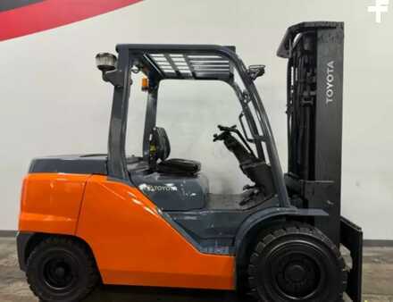 Carretilla elevadora diésel 2018  Toyota 8FD50U (1)