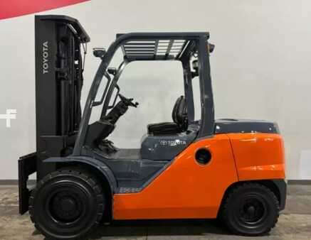 Carretilla elevadora diésel 2018  Toyota 8FD50U (2)