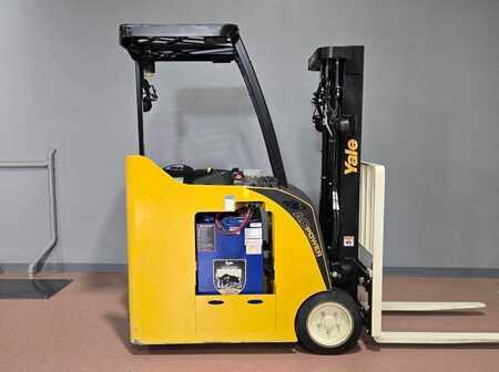 Stackers stand-on 2019  Yale ESC040AD (1)