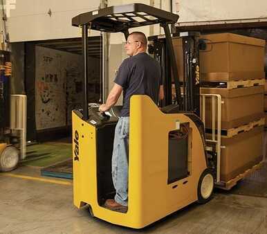 Stackers stand-on 2019  Yale ESC040AD (4)