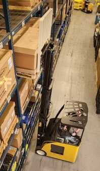 Stackers stand-on 2019  Yale ESC040AD (8)