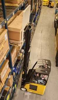 Stackers stand-on 2018  Yale ESC040AD (8)