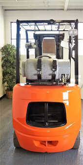 Propane Forklifts 2004  Daewoo GC25P-3 (3)