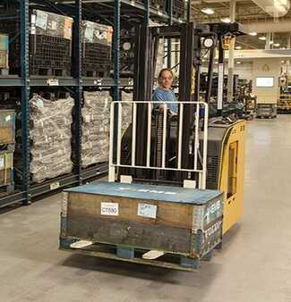 Stackers stand-on 2019  Yale ESC040AD (7)