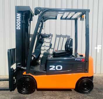 4 Wheels 2011  Doosan B20X-5 (1)