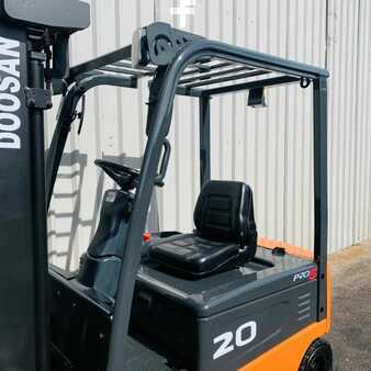 4 Wheels 2011  Doosan B20X-5 (2)
