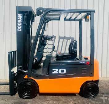 4 Wheels 2011  Doosan B20X-5 (6)
