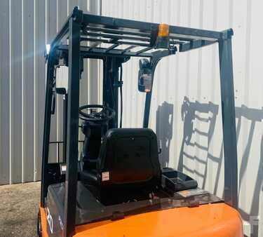4 Wheels 2011  Doosan B20X-5 (8)