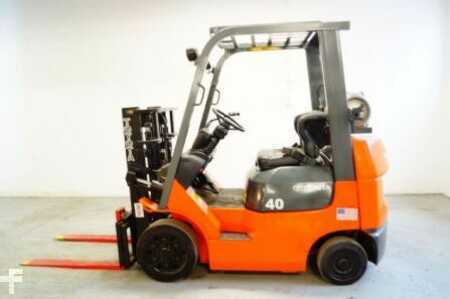 Propane Forklifts 2005  Toyota 7FGCU20 (2)