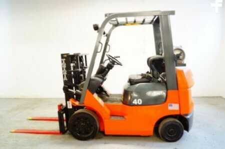 Propane Forklifts 2001  Toyota 7FGCU20 (2)