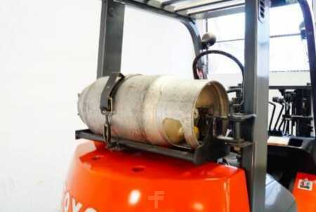 Propane Forklifts 2001  Toyota 7FGCU20 (3)