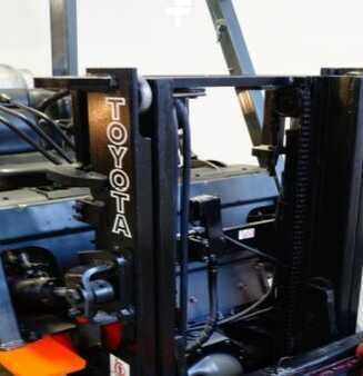 Propane Forklifts 2001  Toyota 7FGCU20 (9)