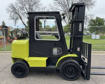 Propane Forklifts 1995  Clark CGP40 (1)