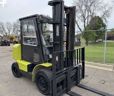 Propane Forklifts 1995  Clark CGP40 (3)