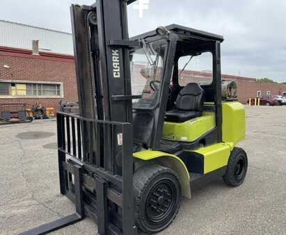 Propane Forklifts 1995  Clark CGP40 (4)