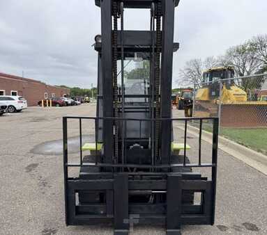 Propane Forklifts 1995  Clark CGP40 (7)