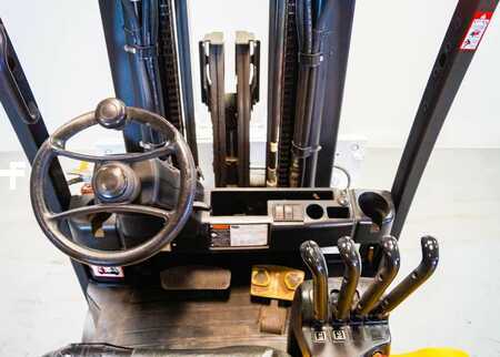 4 Wheels 2017  Yale ERC080VX (9)