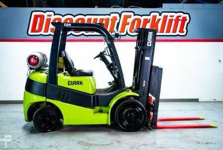 Propane Forklifts - Clark C25L (1)