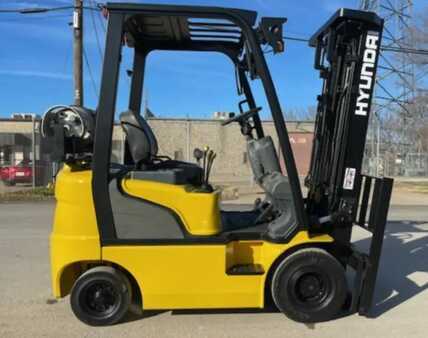 Propane Forklifts 2010  Hyundai 15LC-7A (1)