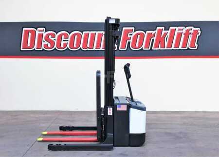 Pallet Stackers 2000  Crown WS2300-40 (2)
