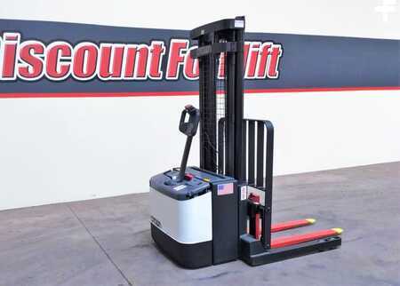 Pallet Stackers 2000  Crown WS2300-40 (8)