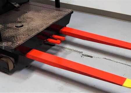 Horizontal order picker 2003  Crown SP3420-30 (9)