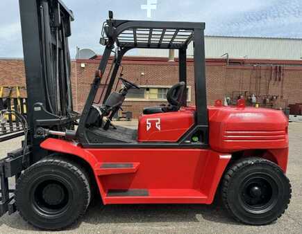 Carretilla elevadora diésel 2009  Tusk 1540D-8 (2)