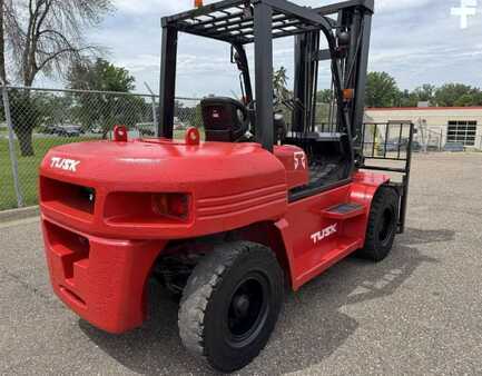 Carretilla elevadora diésel 2009  Tusk 1540D-8 (5)