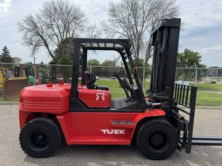 Carretilla elevadora diésel 2009  Tusk 1540D-8 (9)