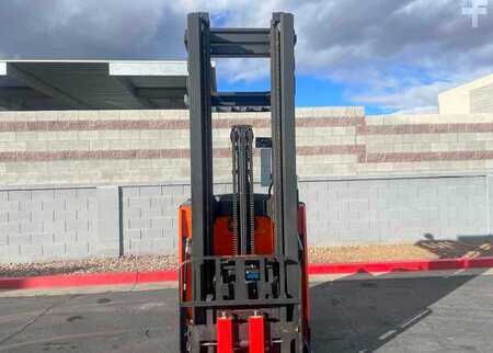 Montacargas de Pasillo Angosto 2016  Toyota 9BRU23 (3)