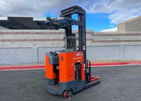 Montacargas de Pasillo Angosto 2016  Toyota 9BRU23 (7)