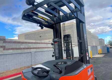 Montacargas de Pasillo Angosto 2016  Toyota 9BRU23 (9)