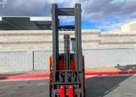 Montacargas de Pasillo Angosto 2016  Toyota 9BRU23 (3)