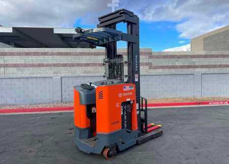 Montacargas de Pasillo Angosto 2016  Toyota 9BRU23 (7)