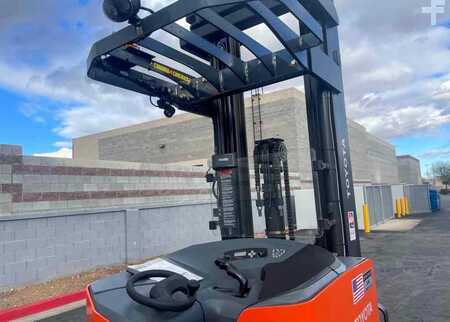 Montacargas de Pasillo Angosto 2016  Toyota 9BRU23 (9)