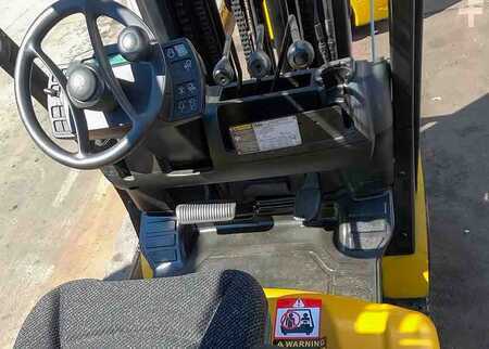 Propane Forklifts 2019  Yale GC060VX (9)